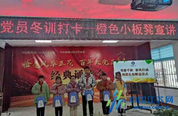 男朋友告诉我他回老家了但是他没有带上我 我不知道是不是他家里人不让他带还是他自己不想带我回家？